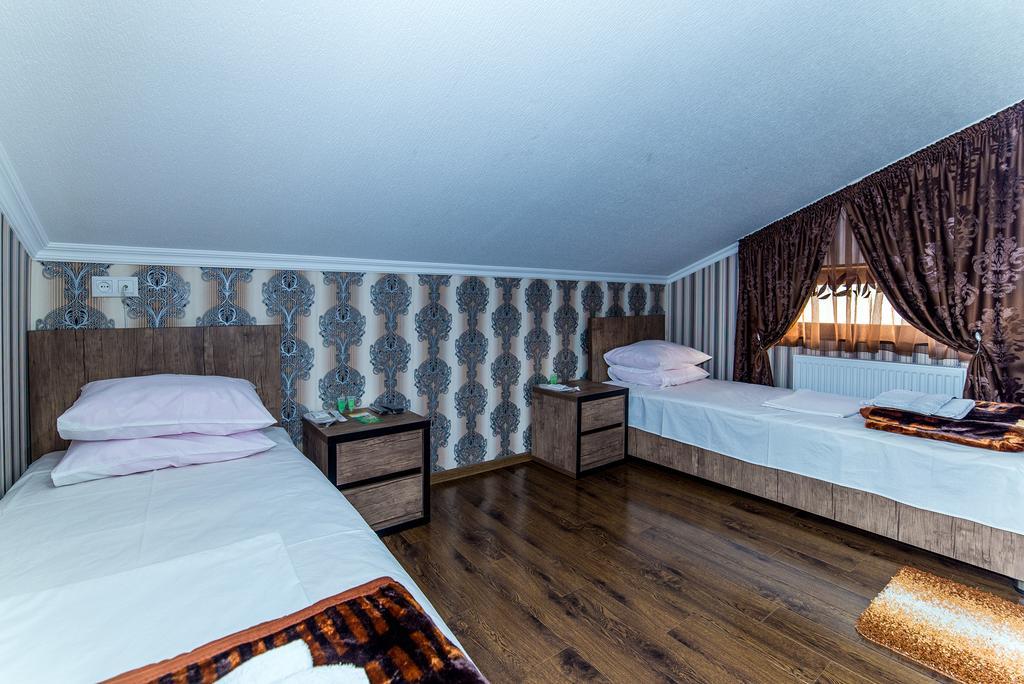 Hotel Guglux &Wine Cellar Telavi Esterno foto
