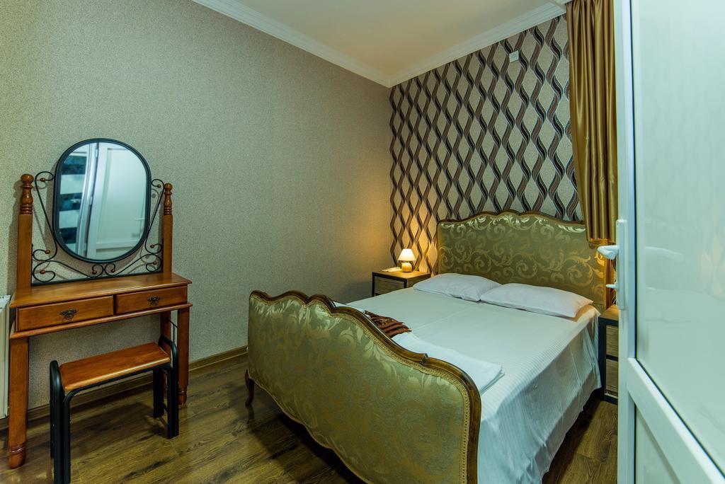Hotel Guglux &Wine Cellar Telavi Esterno foto